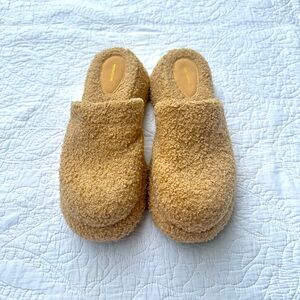 PrettyLittleThing Sherpa Platform Clogs (Tan) Size 9